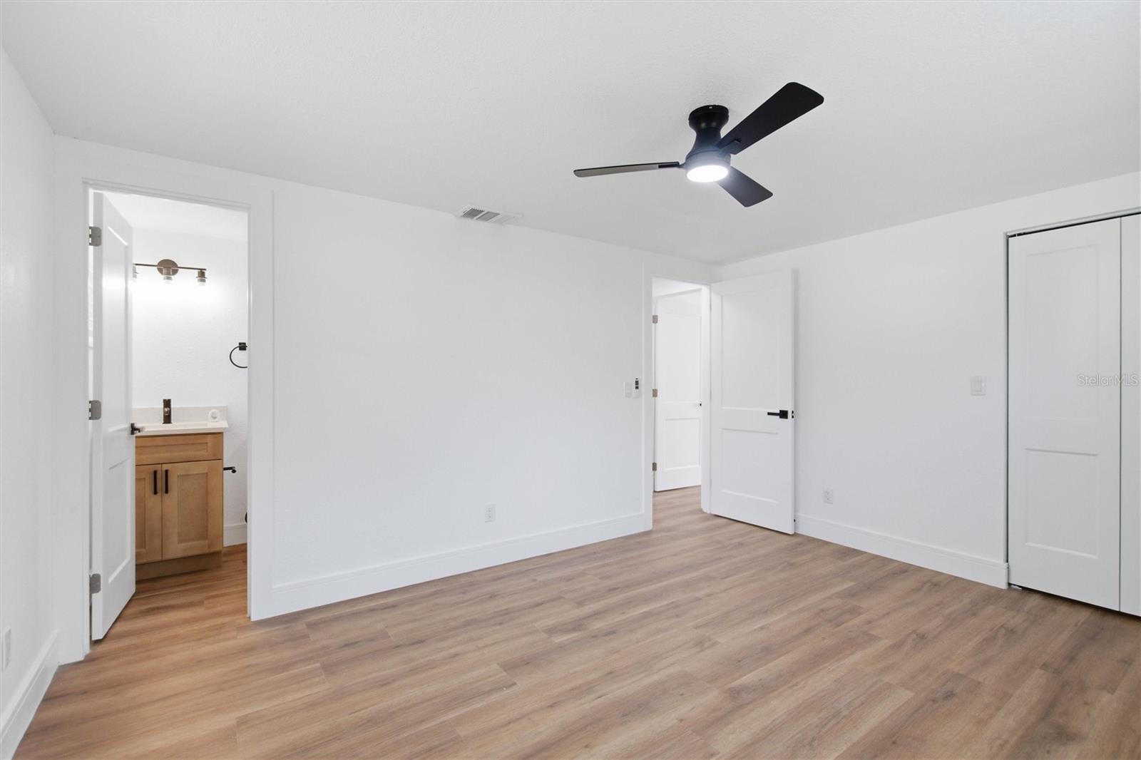 10020 N 10TH ST — photo 22