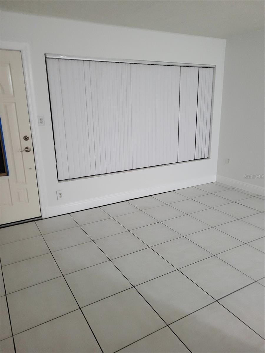 10803 N ARMENIA AVE — photo 3