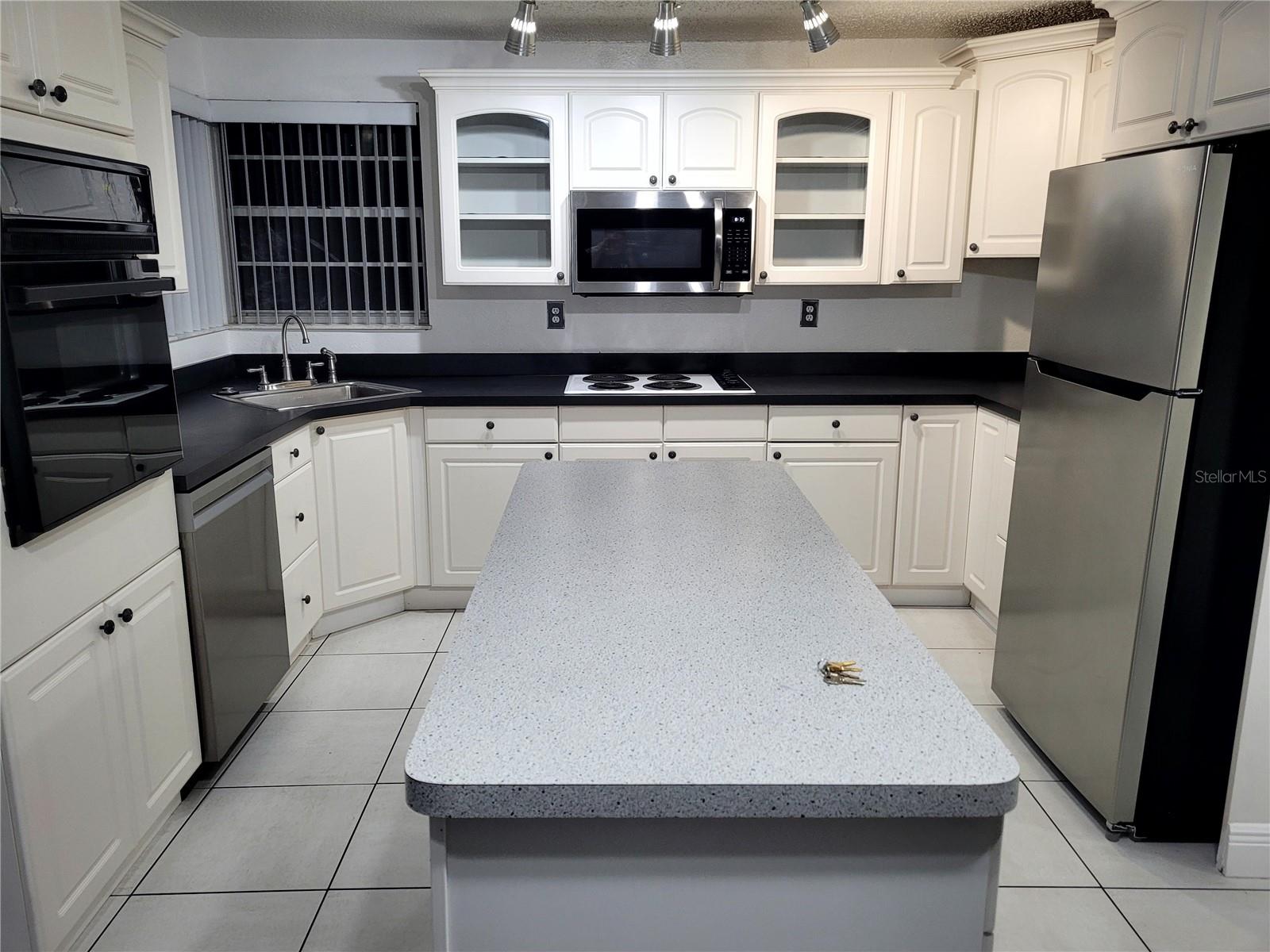 10803 N ARMENIA AVE — photo 6