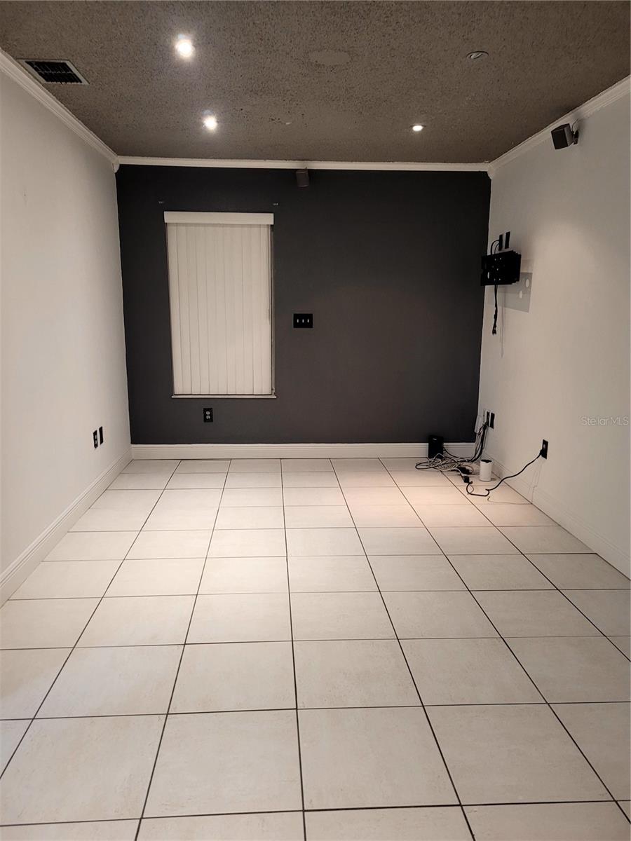 10803 N ARMENIA AVE — photo 10