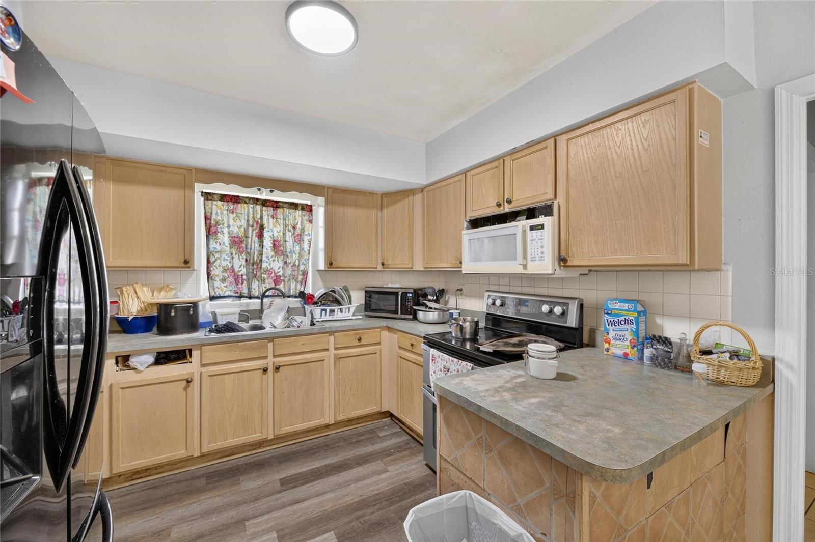 202 9TH ST NE — photo 3