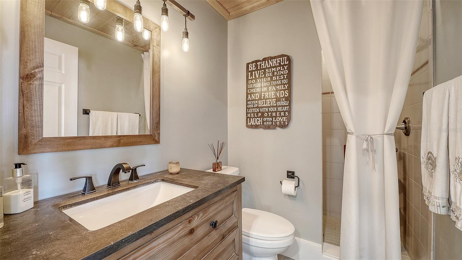 7418 WESTMORELAND DR — photo 38