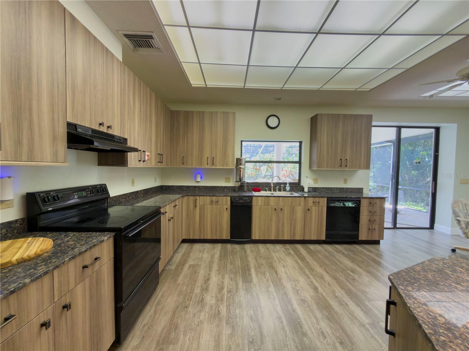 11708 ORANGE GROVE DR — photo 32