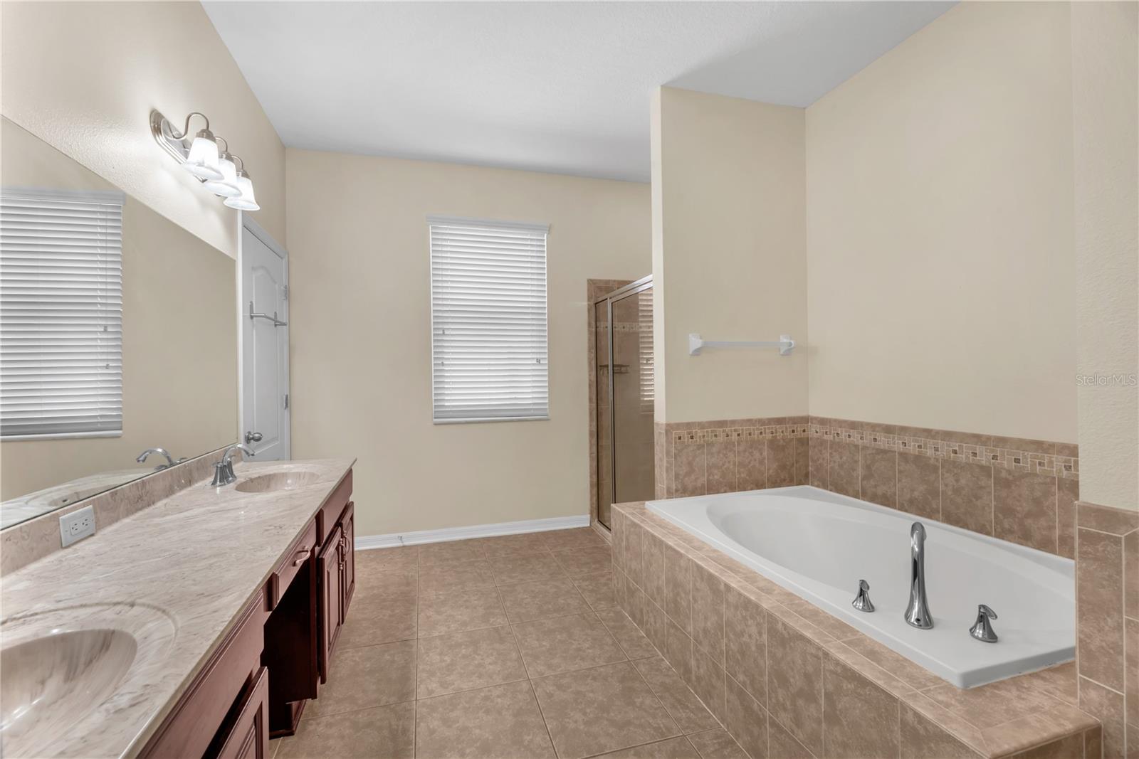 1407 RUSHGROVE CIR — photo 22
