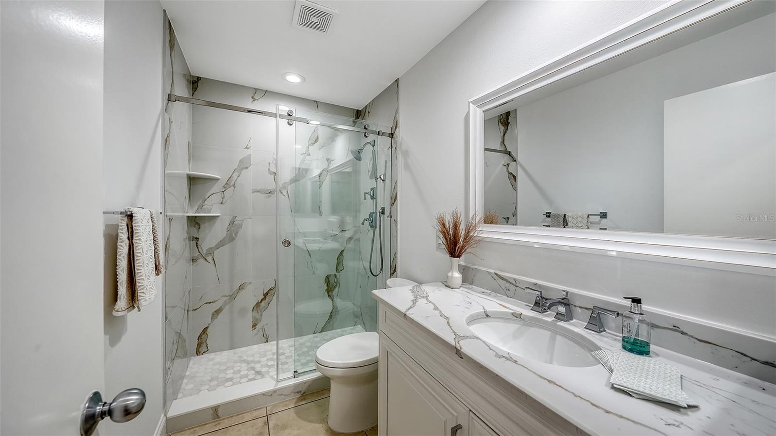 1916 HARBOURSIDE DR #804 — photo 34