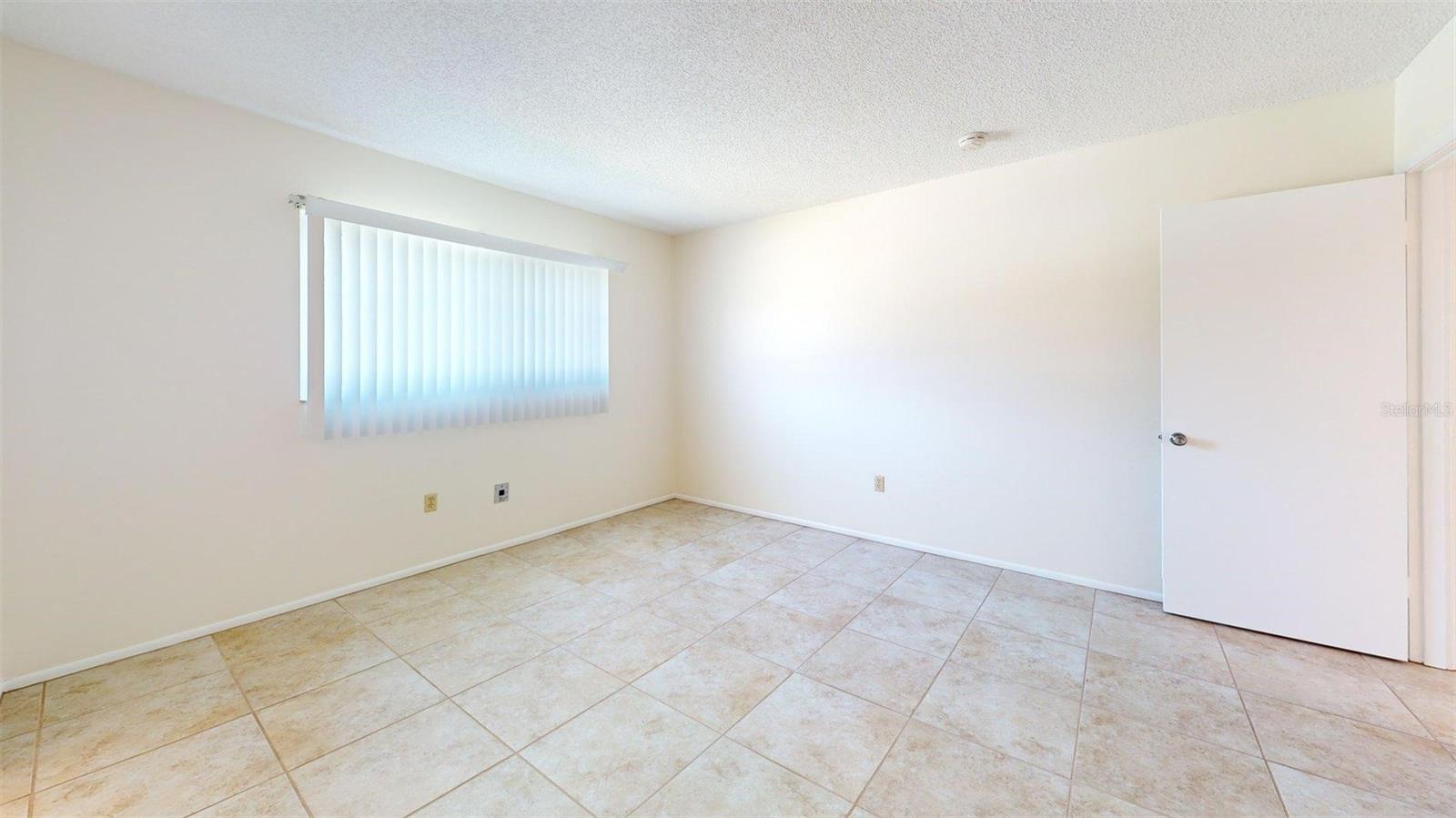 1213 GLEN OAKS DR E — photo 25