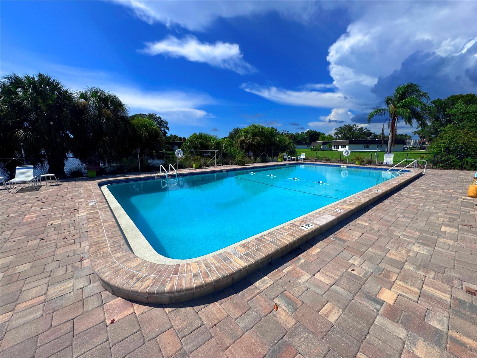 1213 GLEN OAKS DR E — photo 5