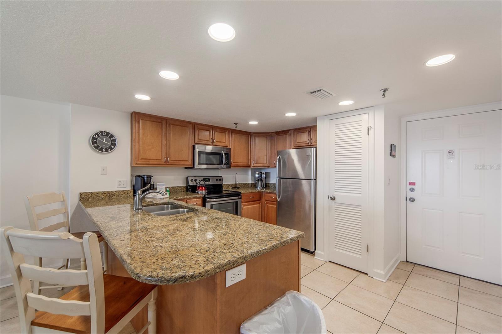 12901 GULF LN #503 — photo 3