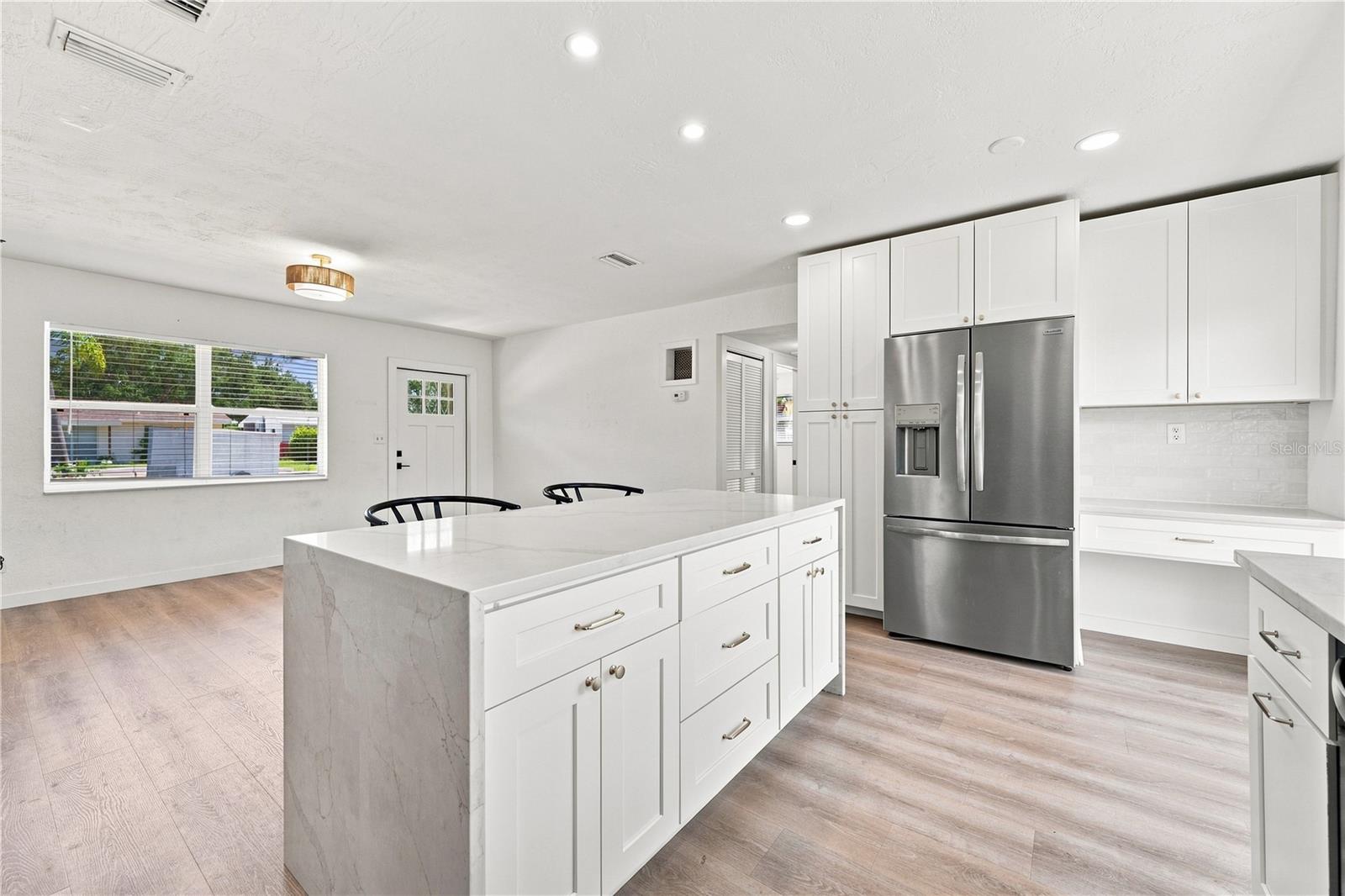 933 41ST AVE NE — photo 3