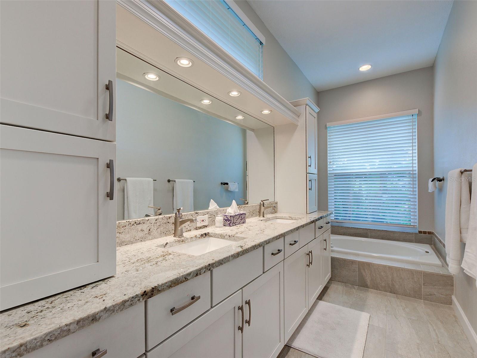 311 LANSBROOK DR — photo 44