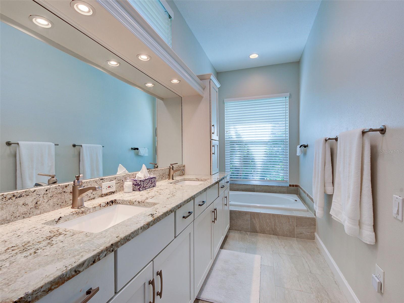 311 LANSBROOK DR — photo 41