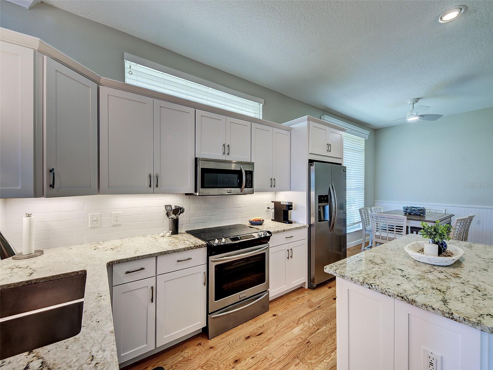 311 LANSBROOK DR — photo 26