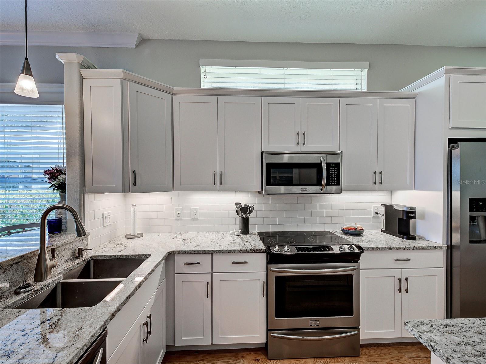 311 LANSBROOK DR — photo 27