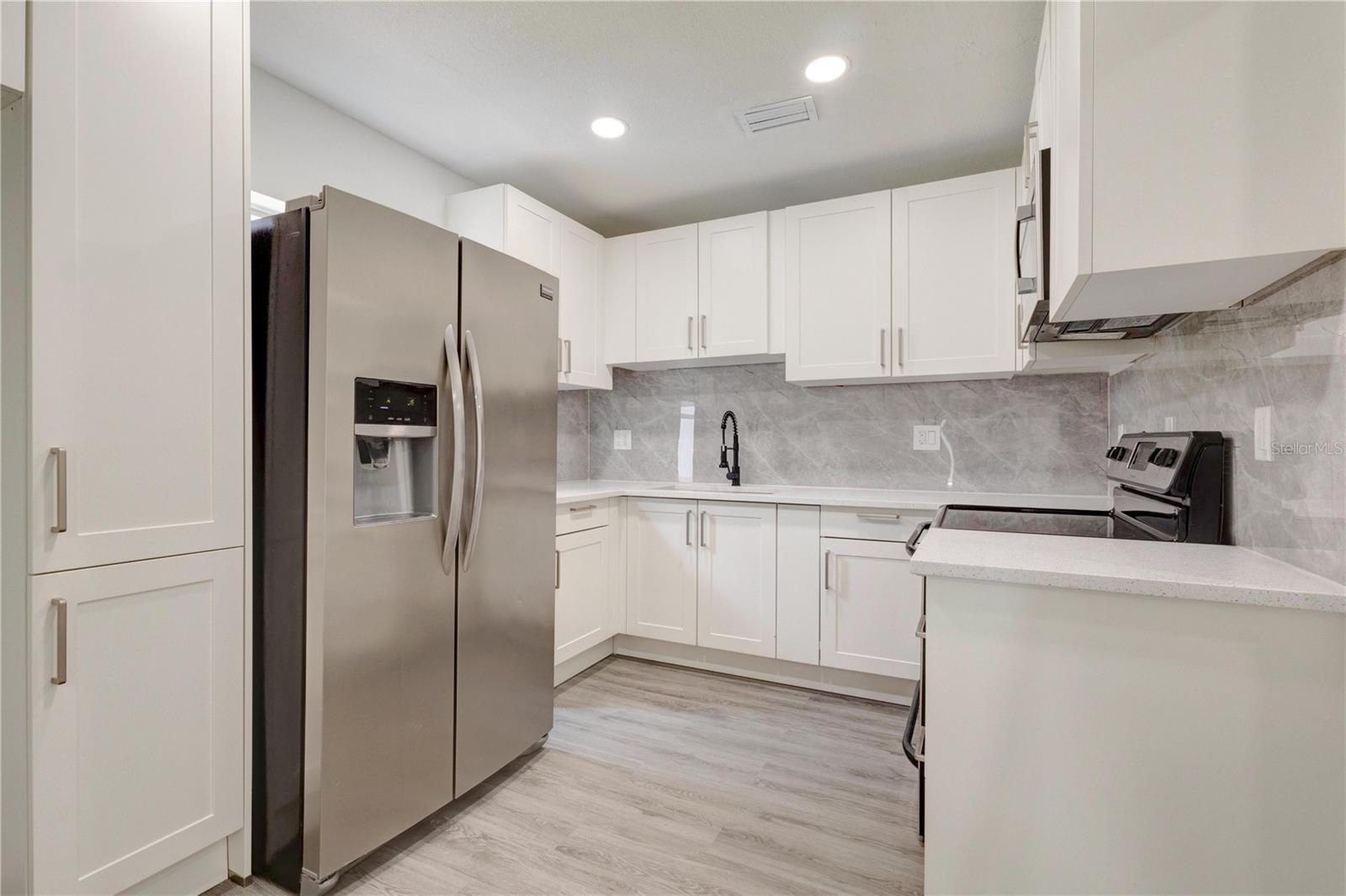 5039 AVERY RD — photo 2