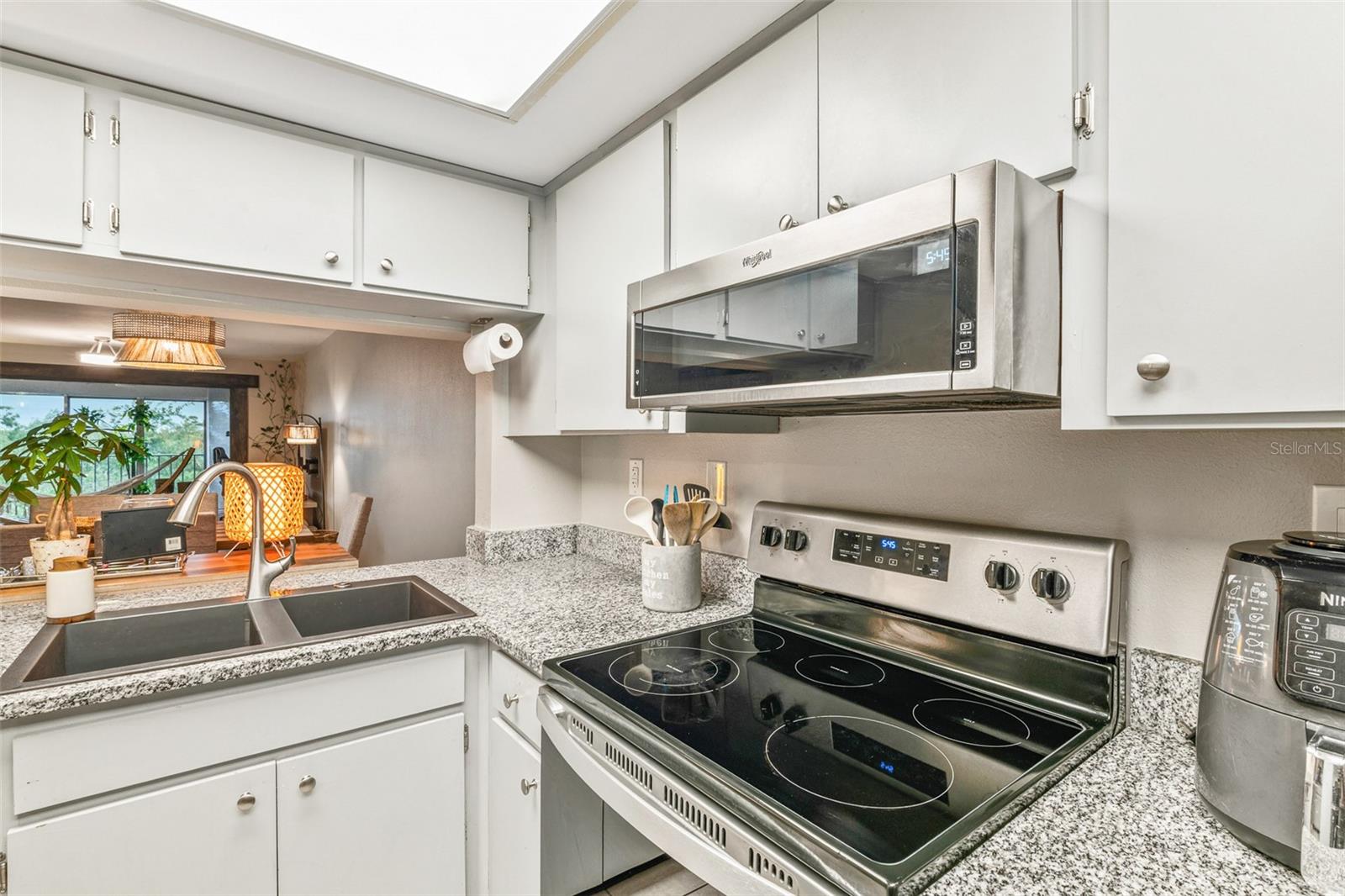 90 HIGHLAND AVE S #402 — photo 14