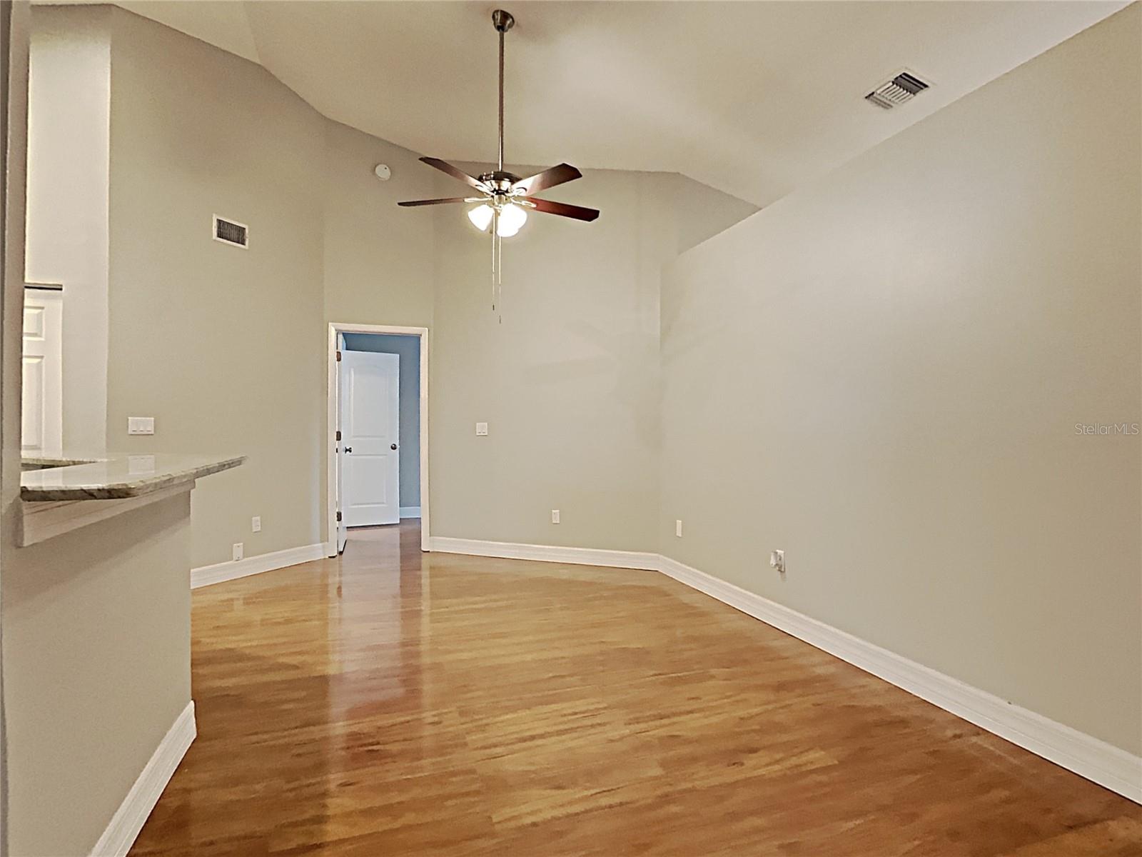 1237 BARMERE LN — photo 2