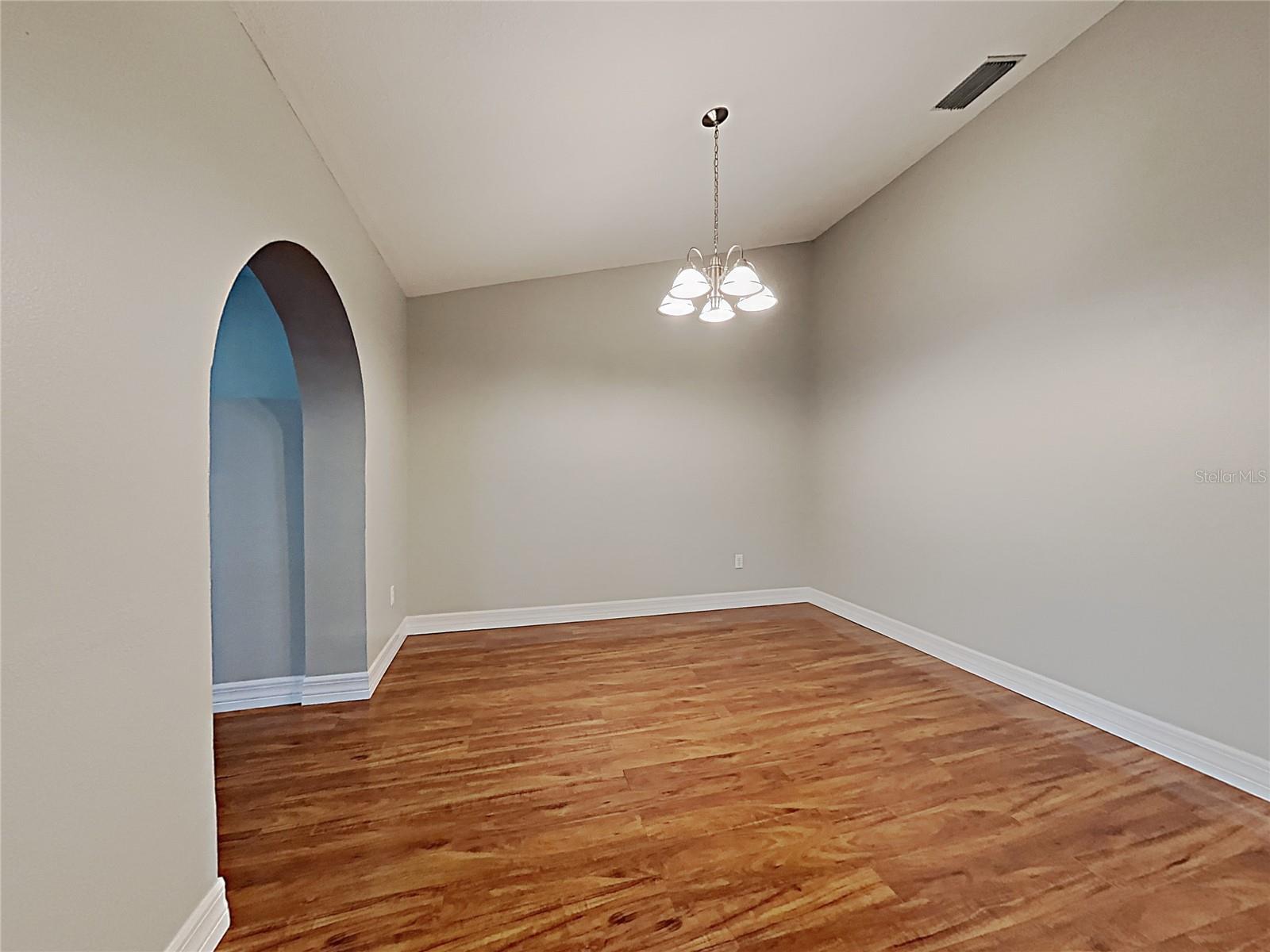 1237 BARMERE LN — photo 3