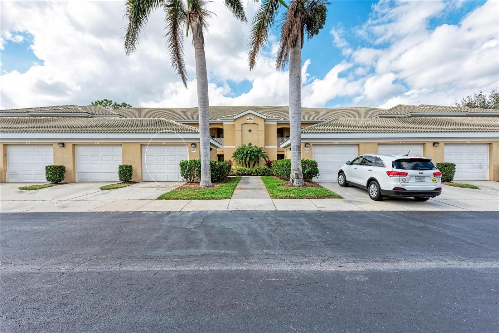 6326 GRAND OAK CIR #203 — photo 3