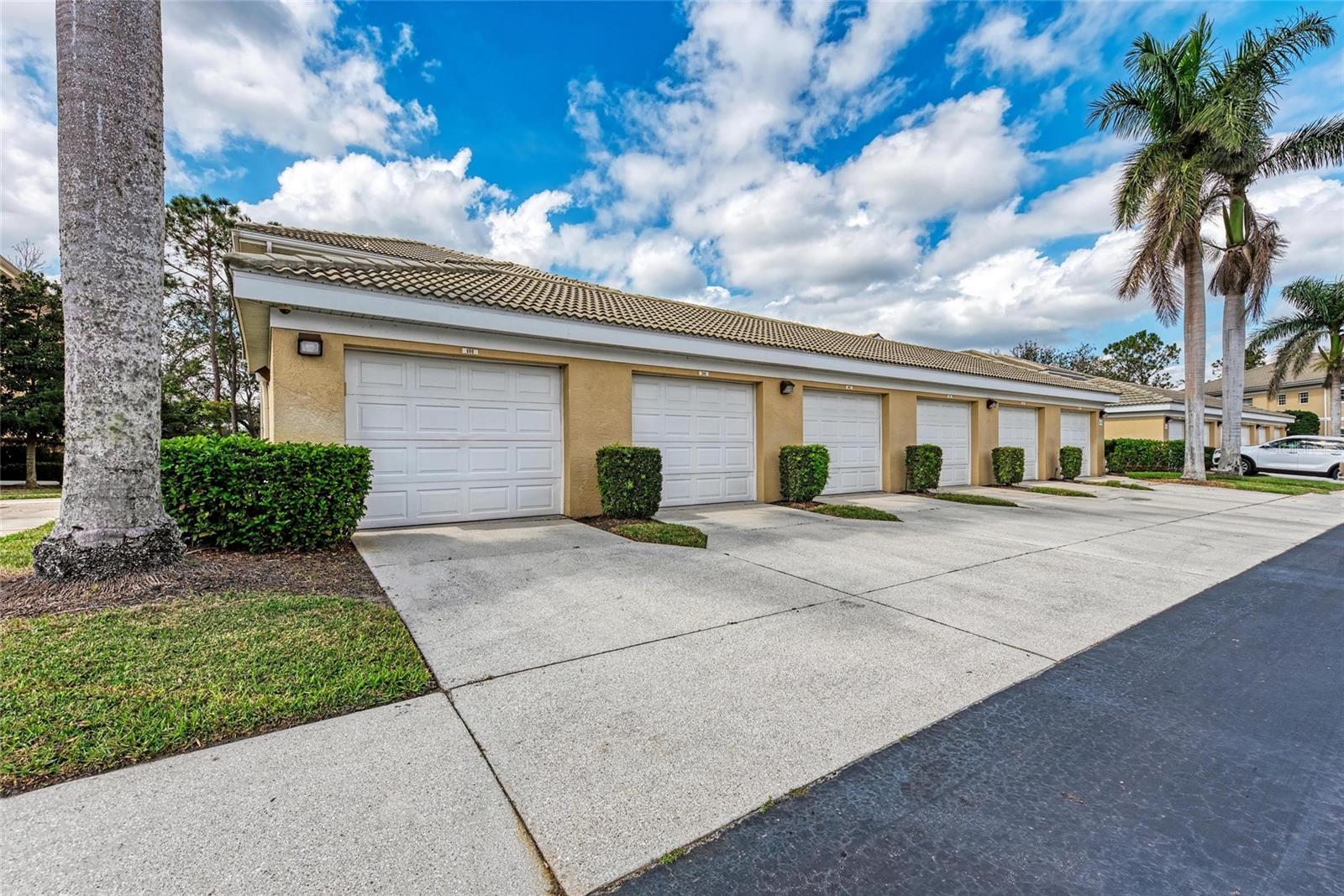 6326 GRAND OAK CIR #203 — photo 2