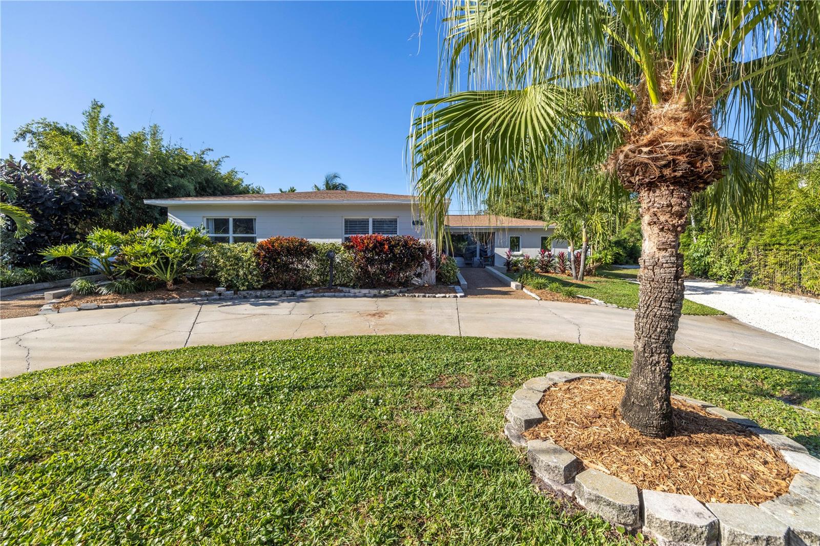 610 CORDOVA BLVD NE — photo 3