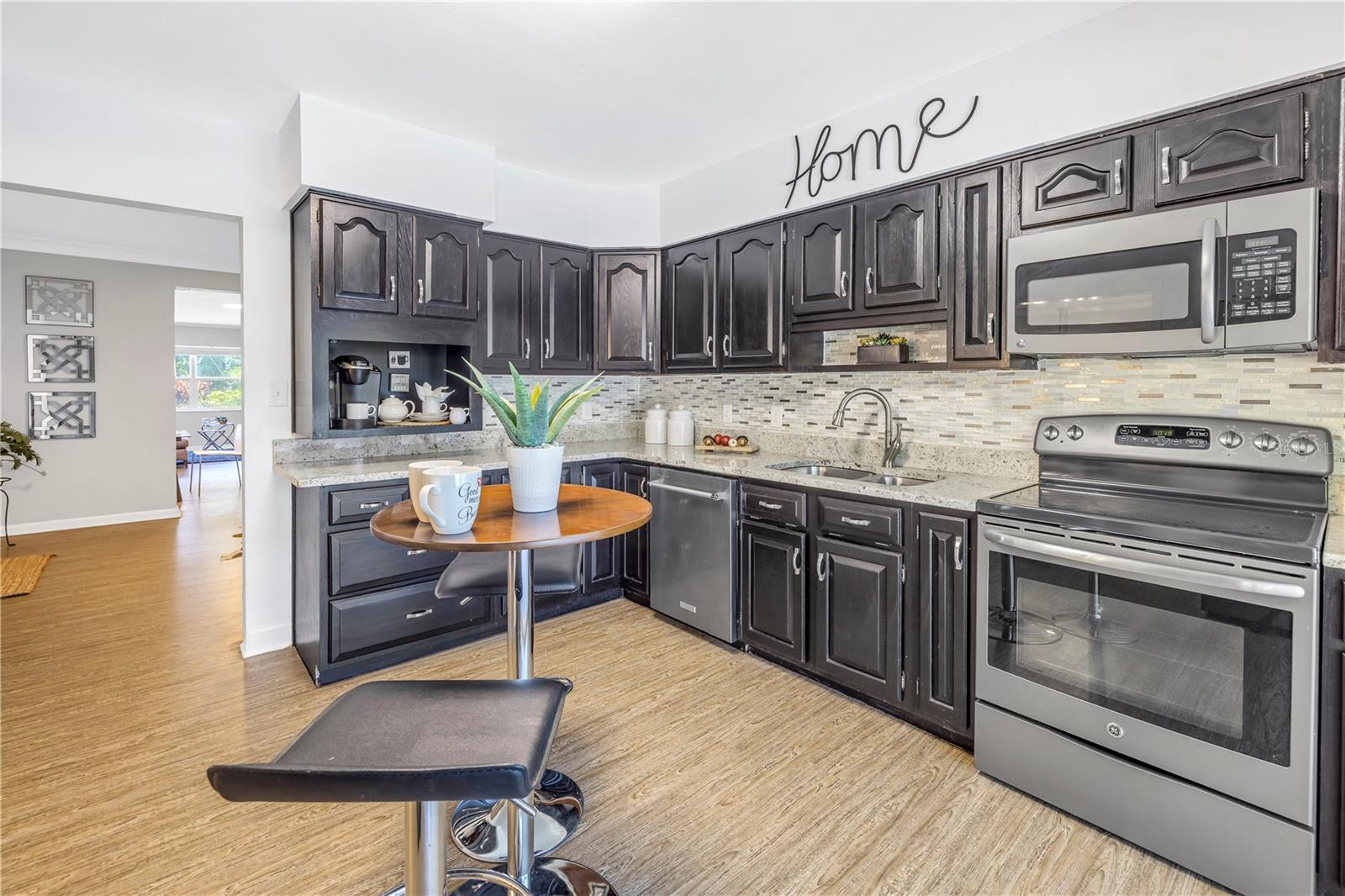 610 CORDOVA BLVD NE — photo 28