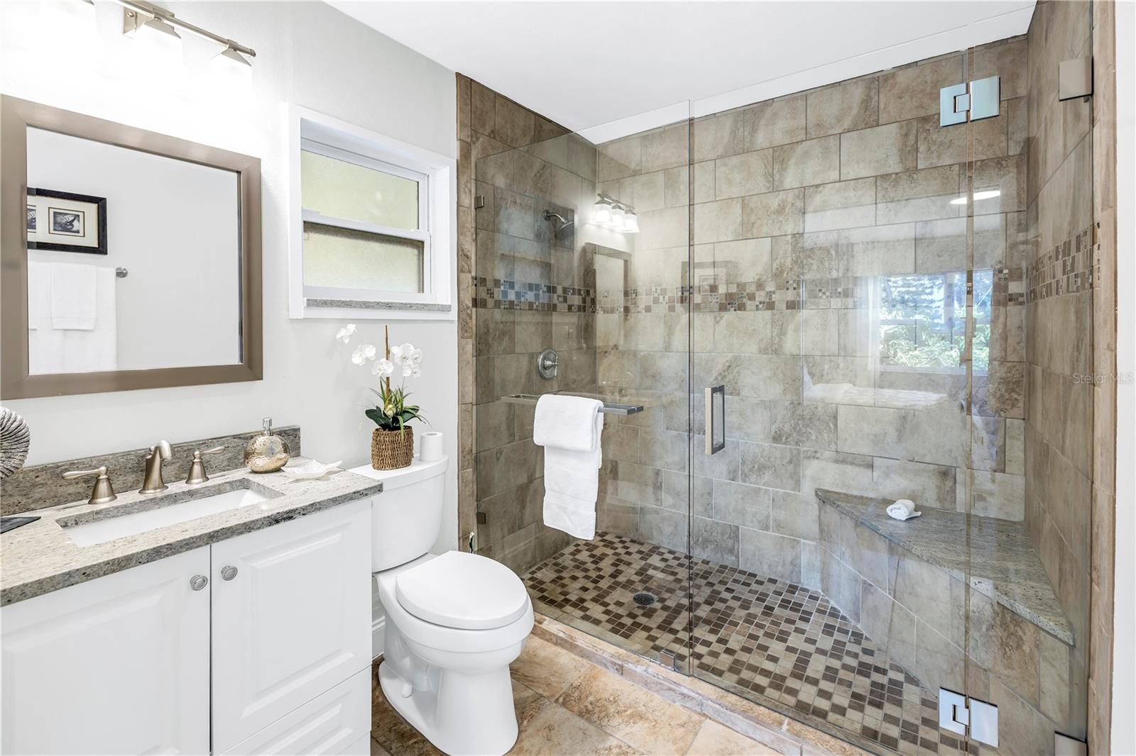 610 CORDOVA BLVD NE — photo 33
