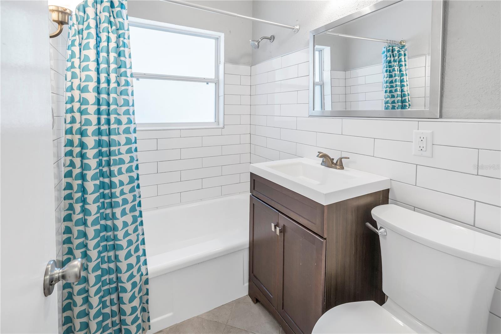 610 CORDOVA BLVD NE — photo 40