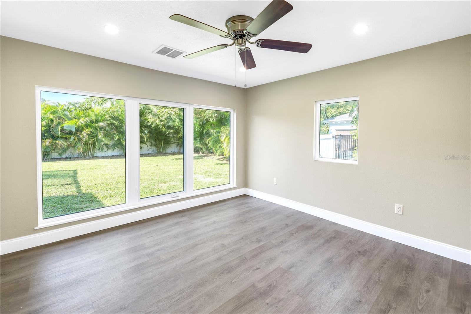 610 CORDOVA BLVD NE — photo 39