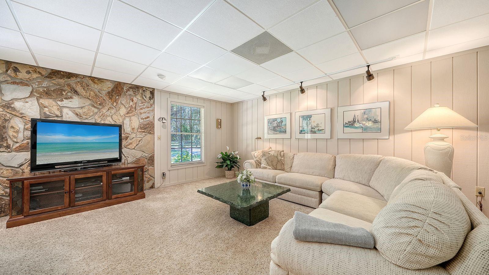 6455 MCKOWN RD — photo 36