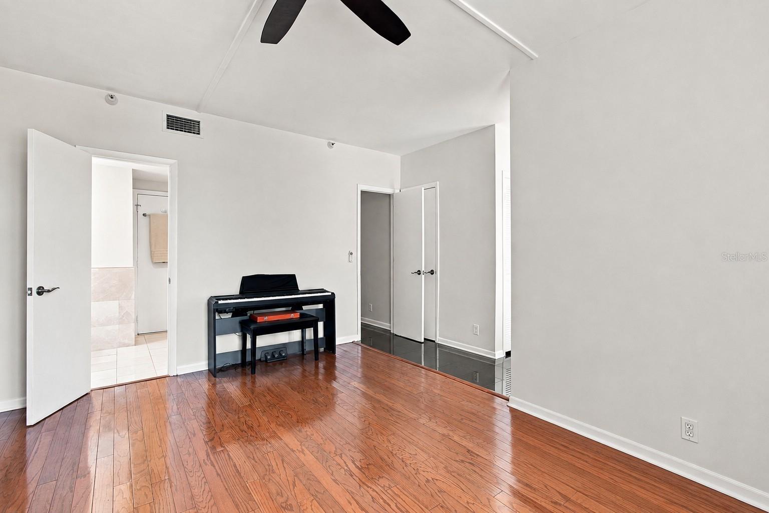 4950 BAYSHORE BLVD #8 — photo 11