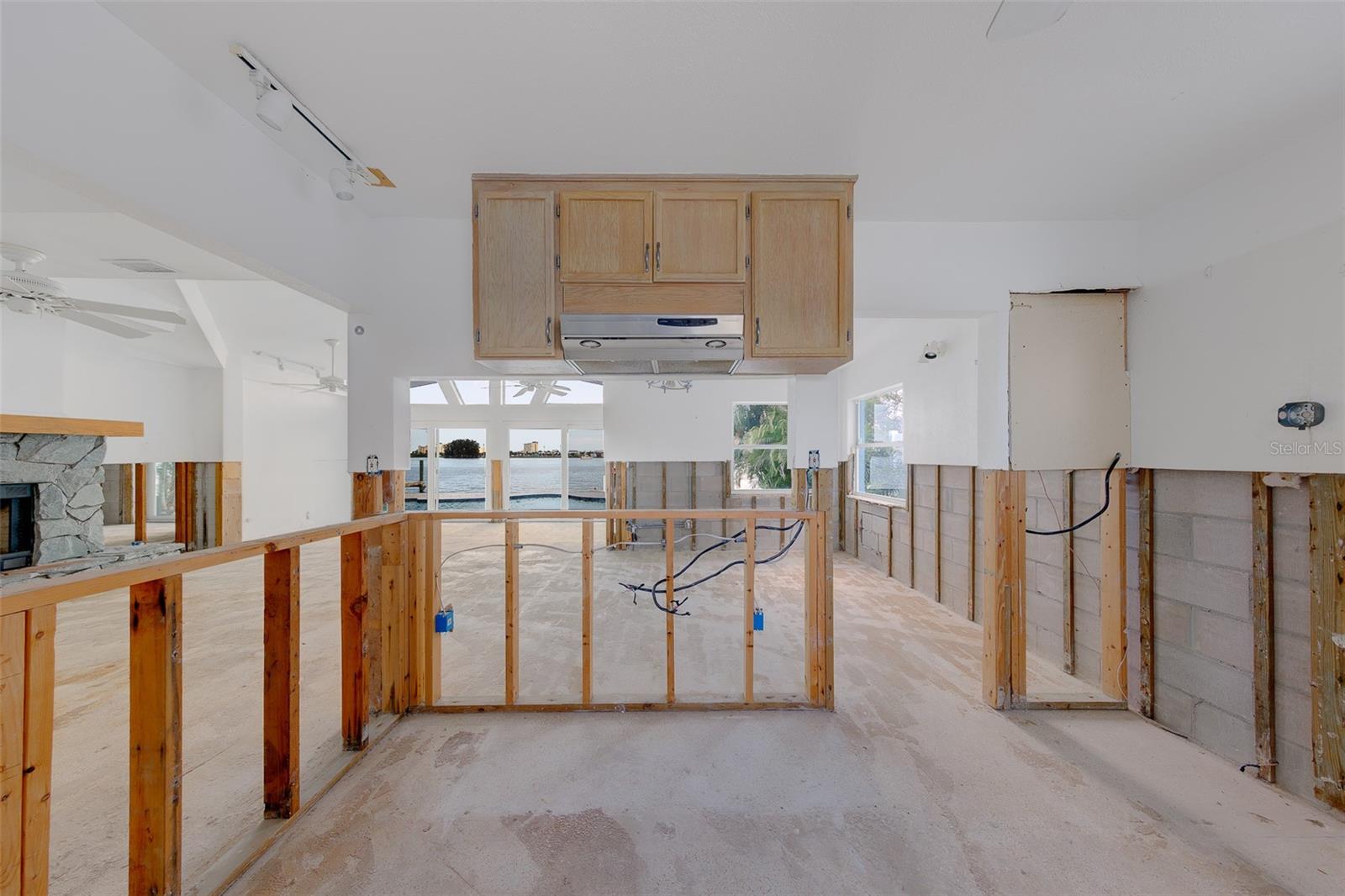 814 BAY POINT DR — photo 34