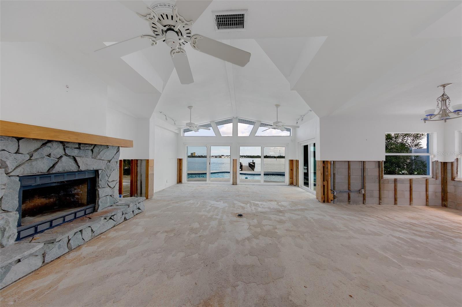 814 BAY POINT DR — photo 27