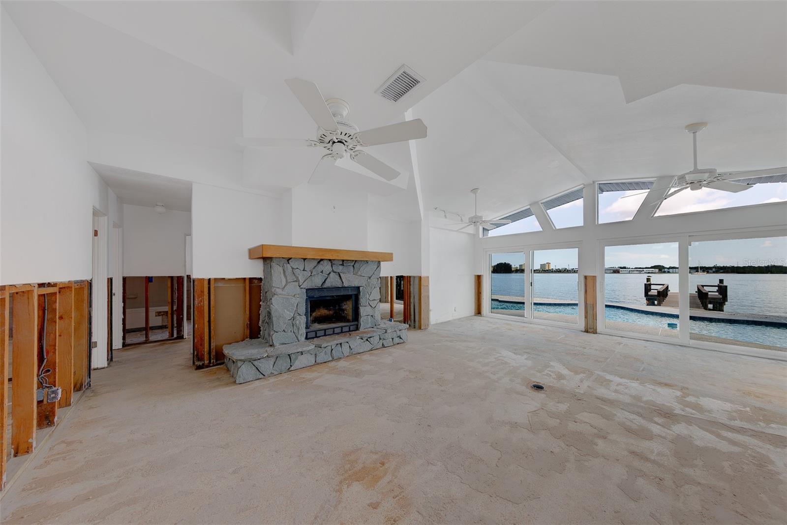 814 BAY POINT DR — photo 25