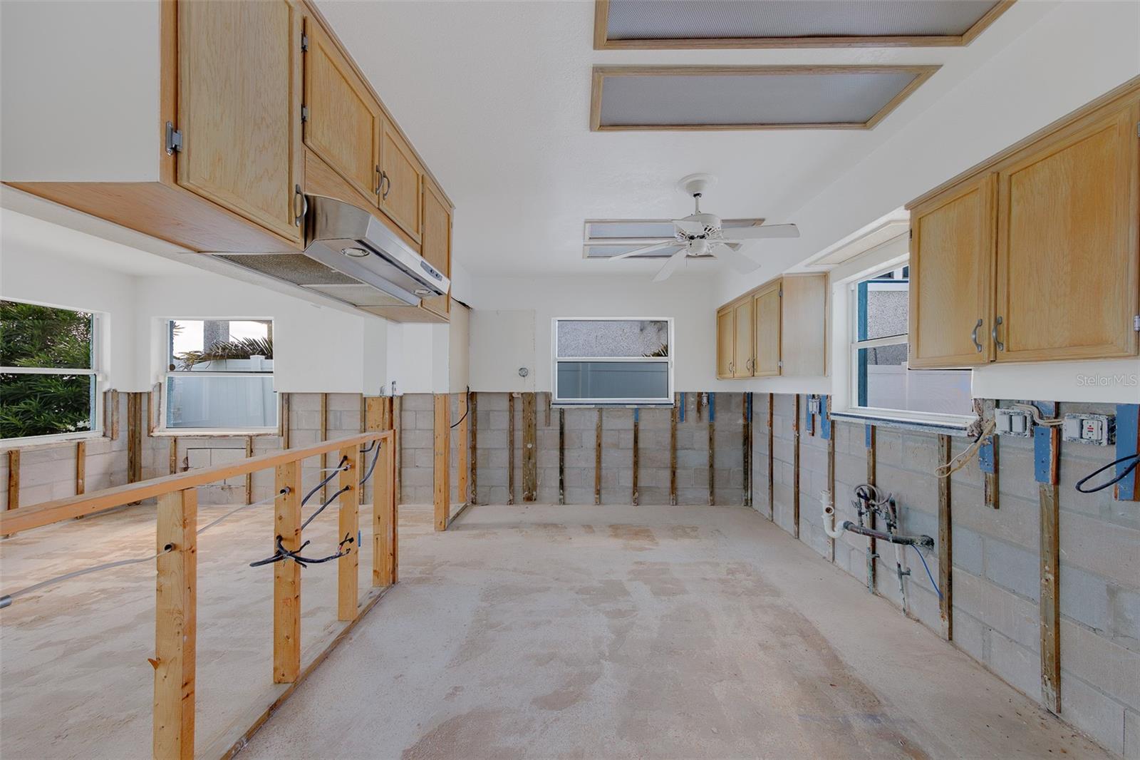 814 BAY POINT DR — photo 35