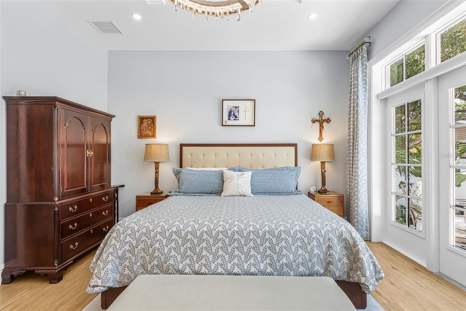 1426 S OSPREY AVE — photo 18