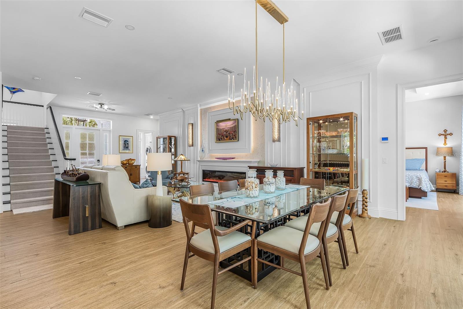 1426 S OSPREY AVE — photo 6