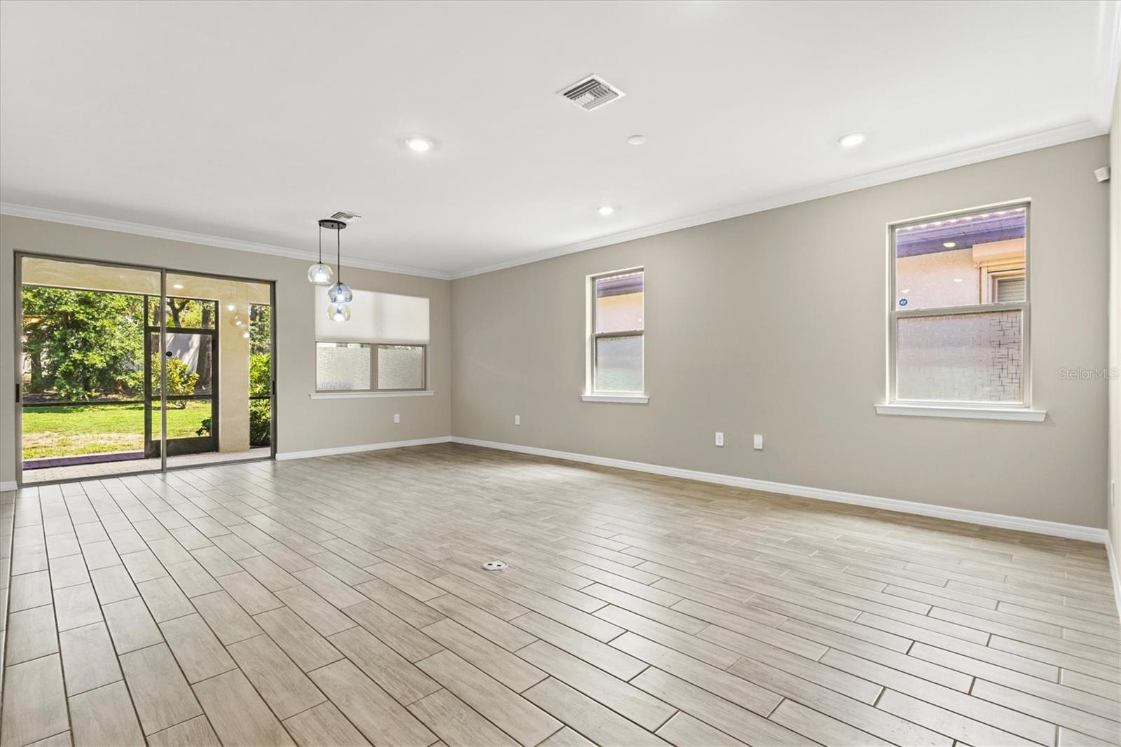 308 SOLIERA ST — photo 12