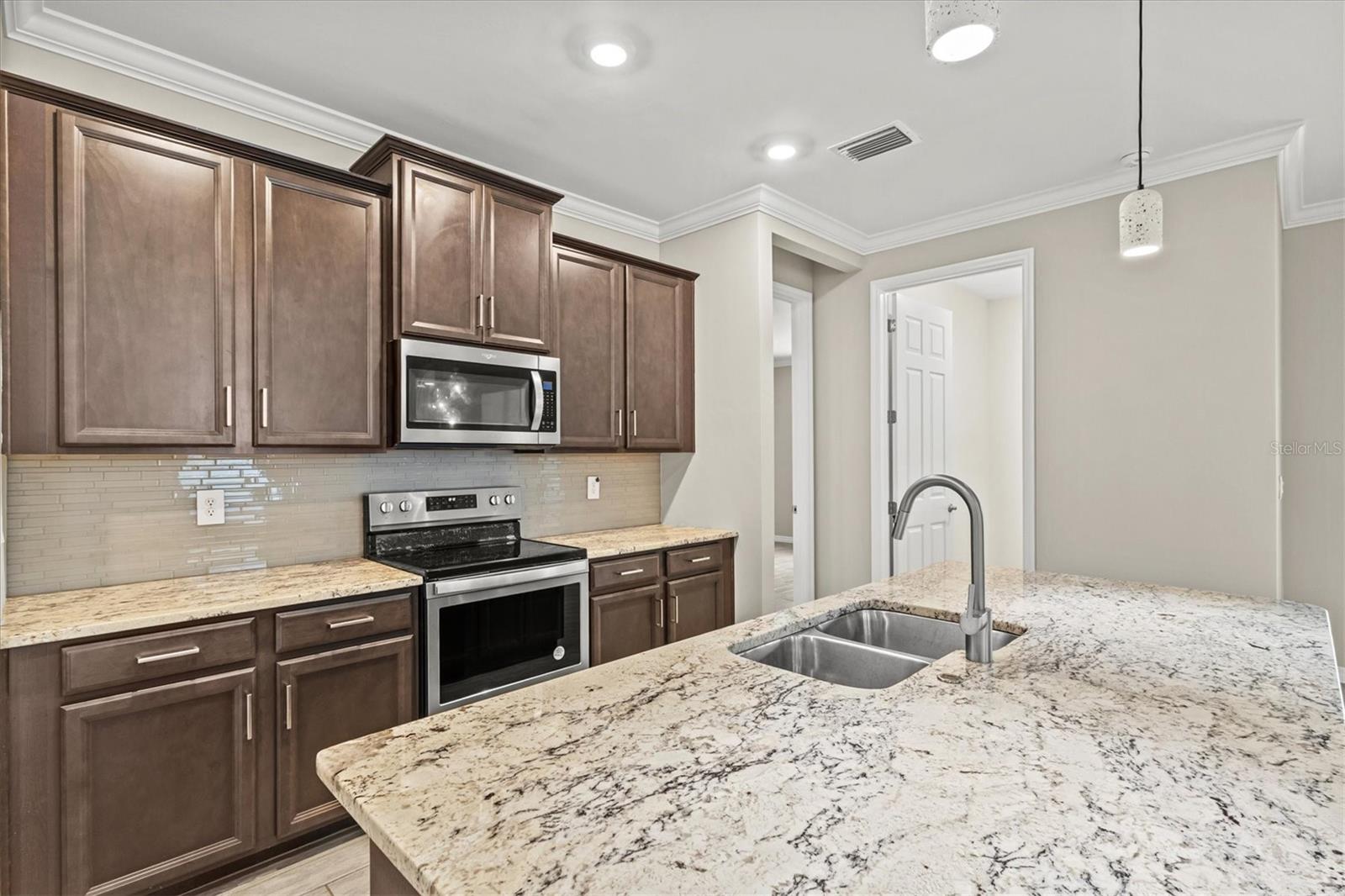 308 SOLIERA ST — photo 10