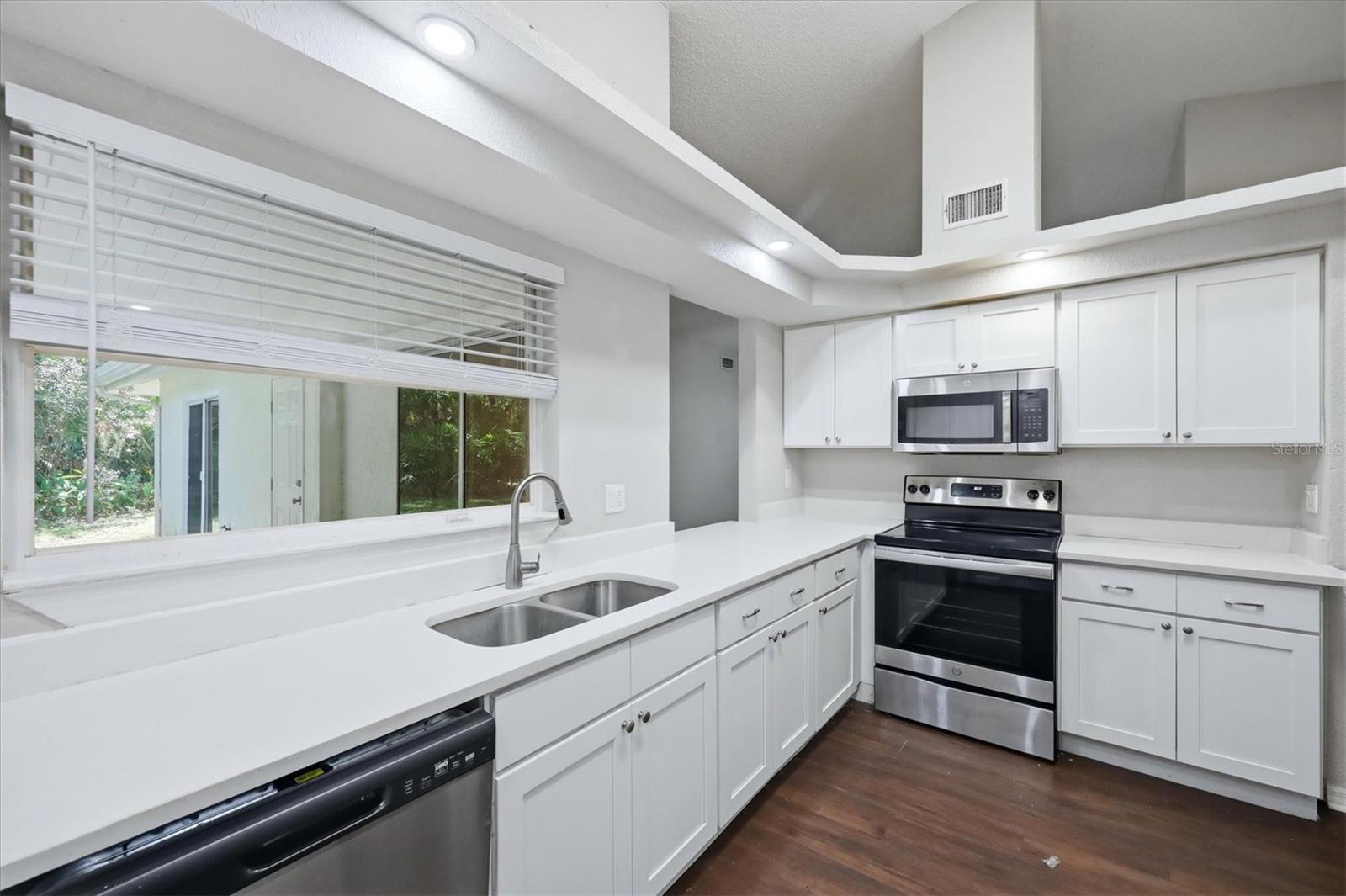 4537 CHIMNEY CREEK DR — photo 12