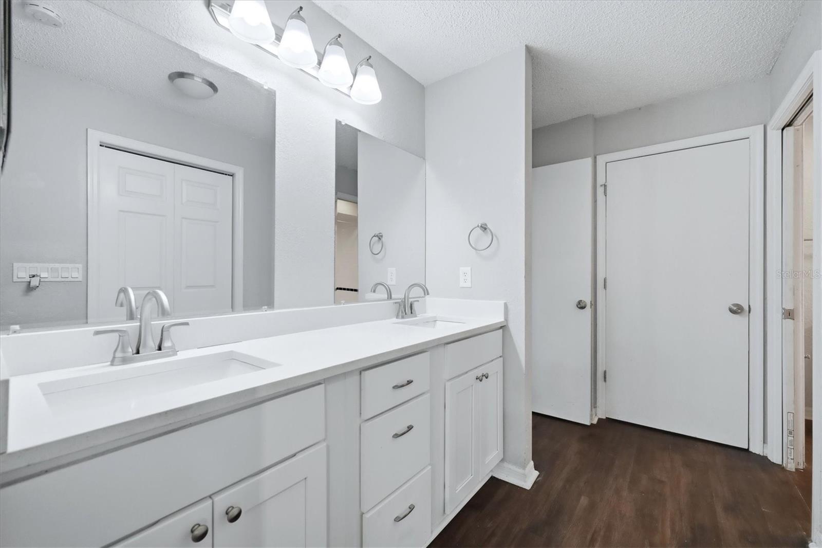 4537 CHIMNEY CREEK DR — photo 20