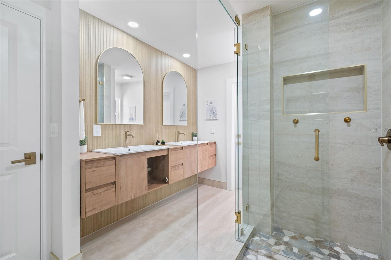 670 VENICE LN — photo 66