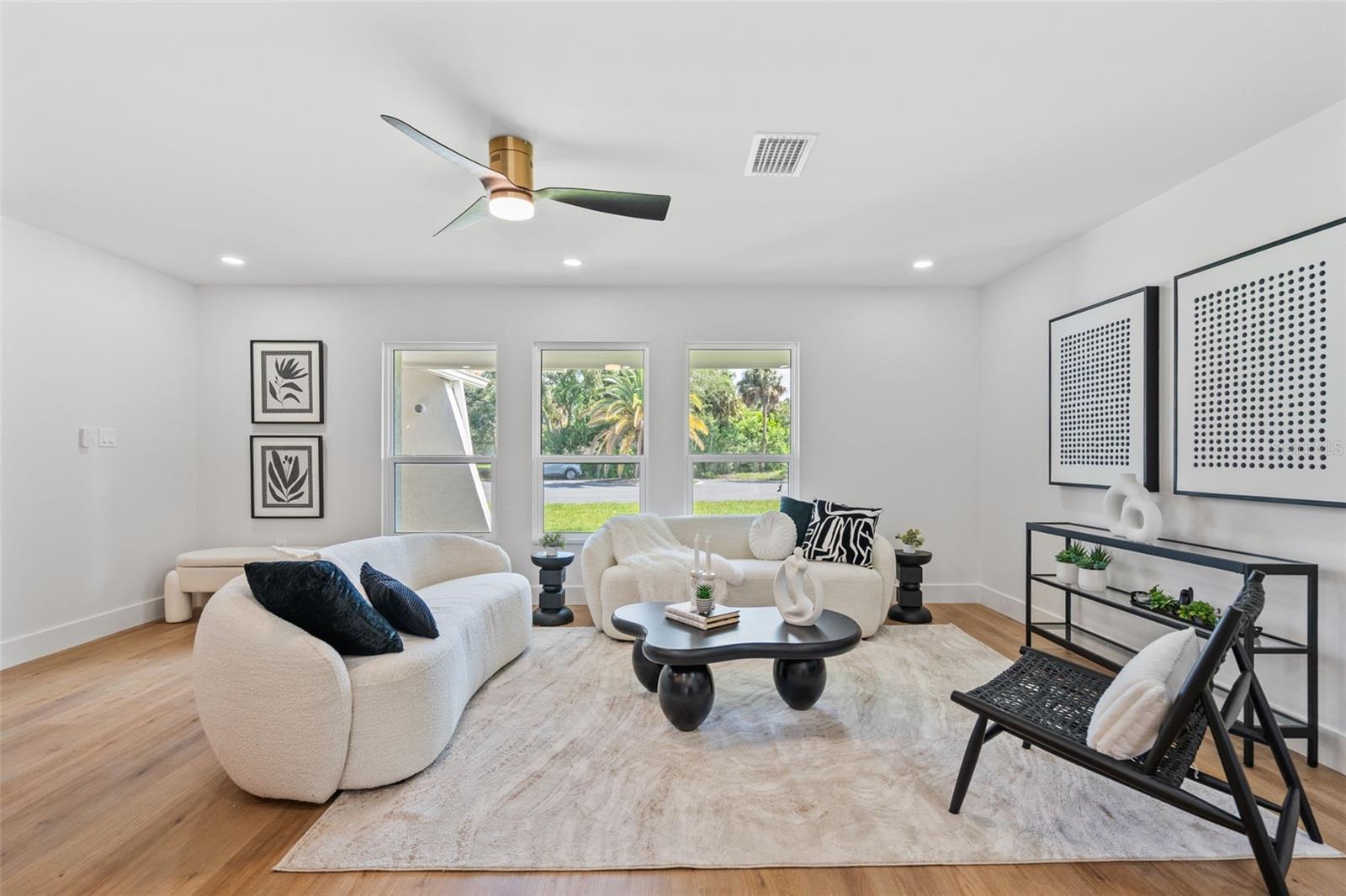 670 VENICE LN — photo 4