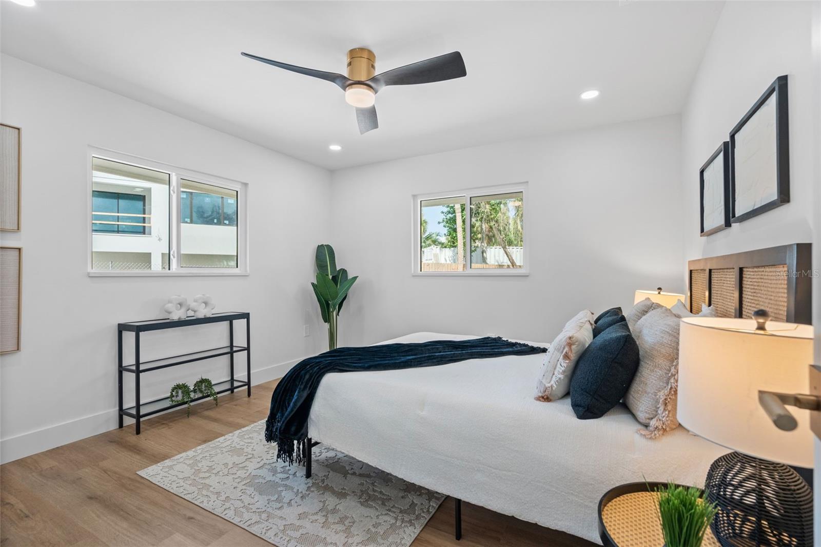 670 VENICE LN — photo 57