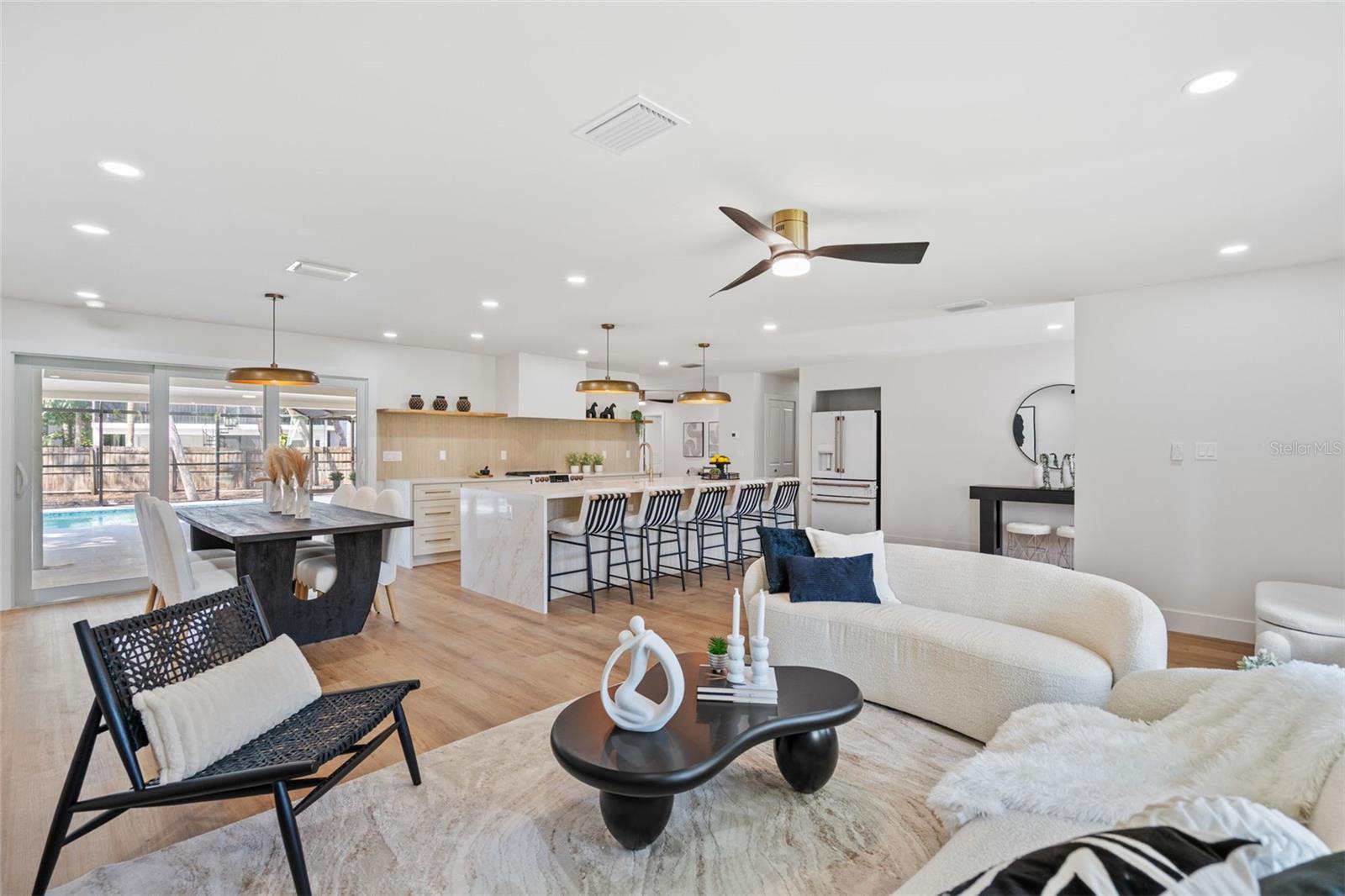 670 VENICE LN — photo 8