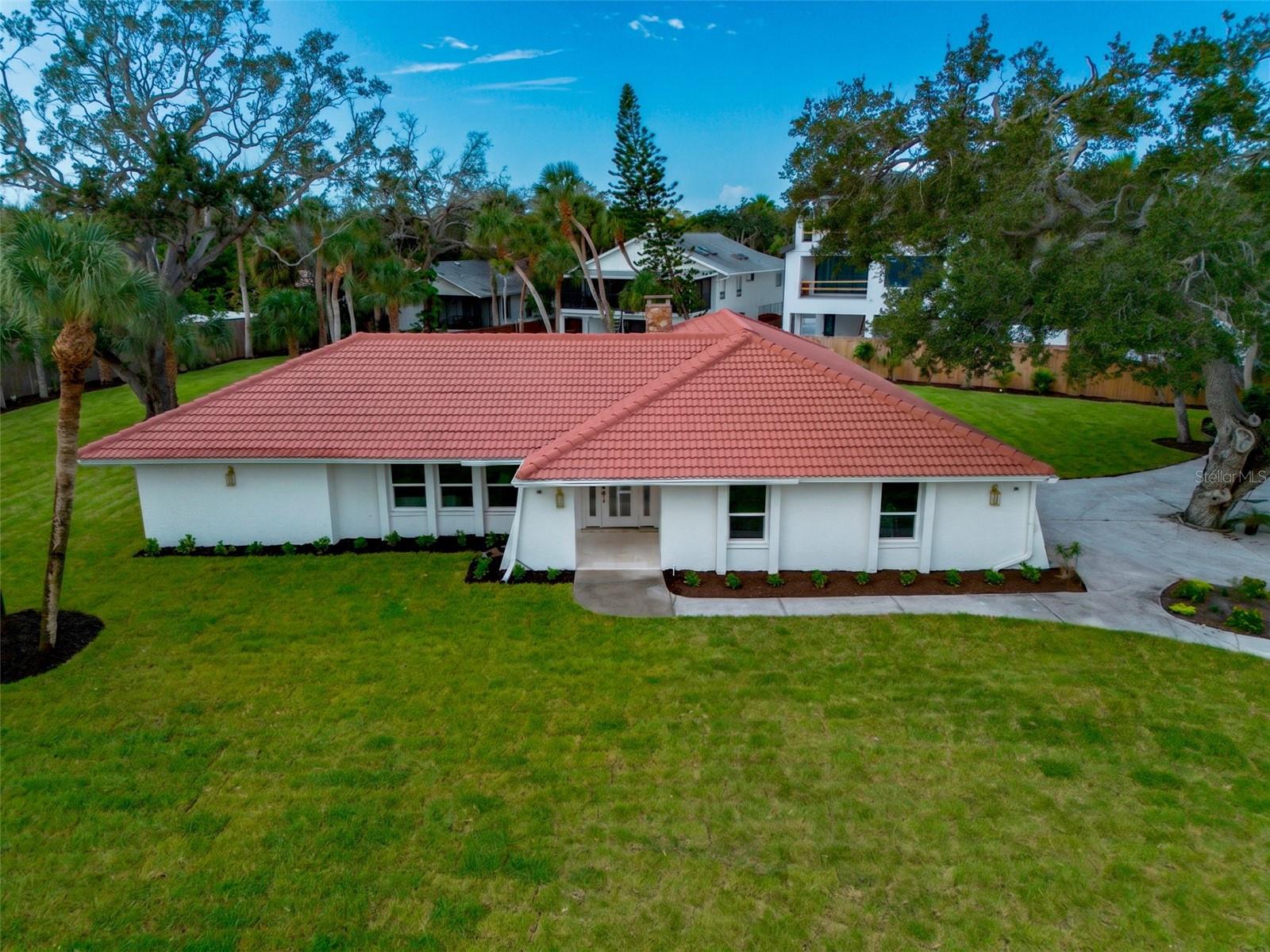 670 VENICE LN — photo 82