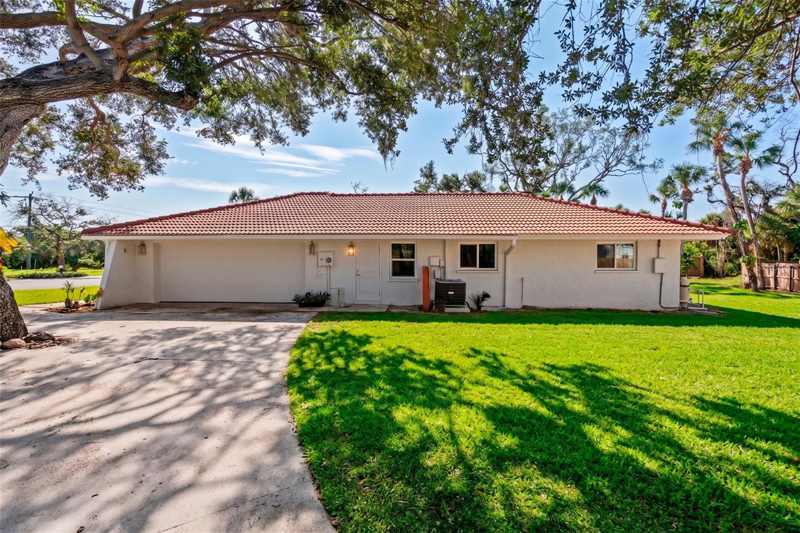 670 VENICE LN — photo 77
