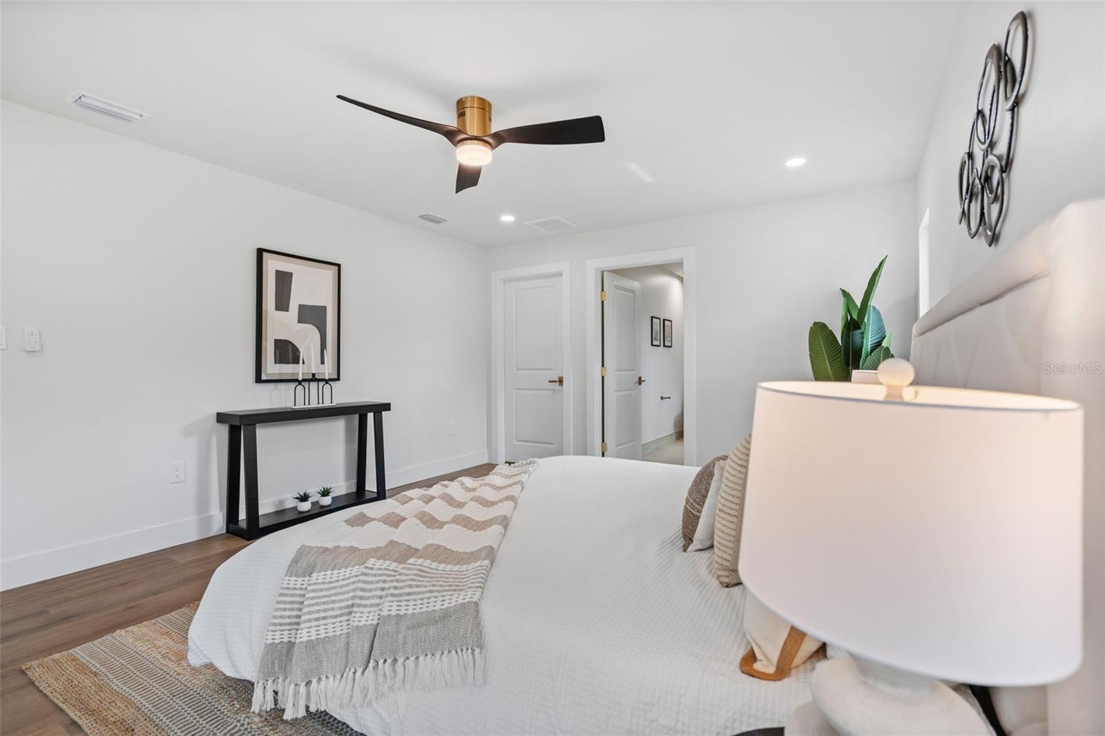 670 VENICE LN — photo 40
