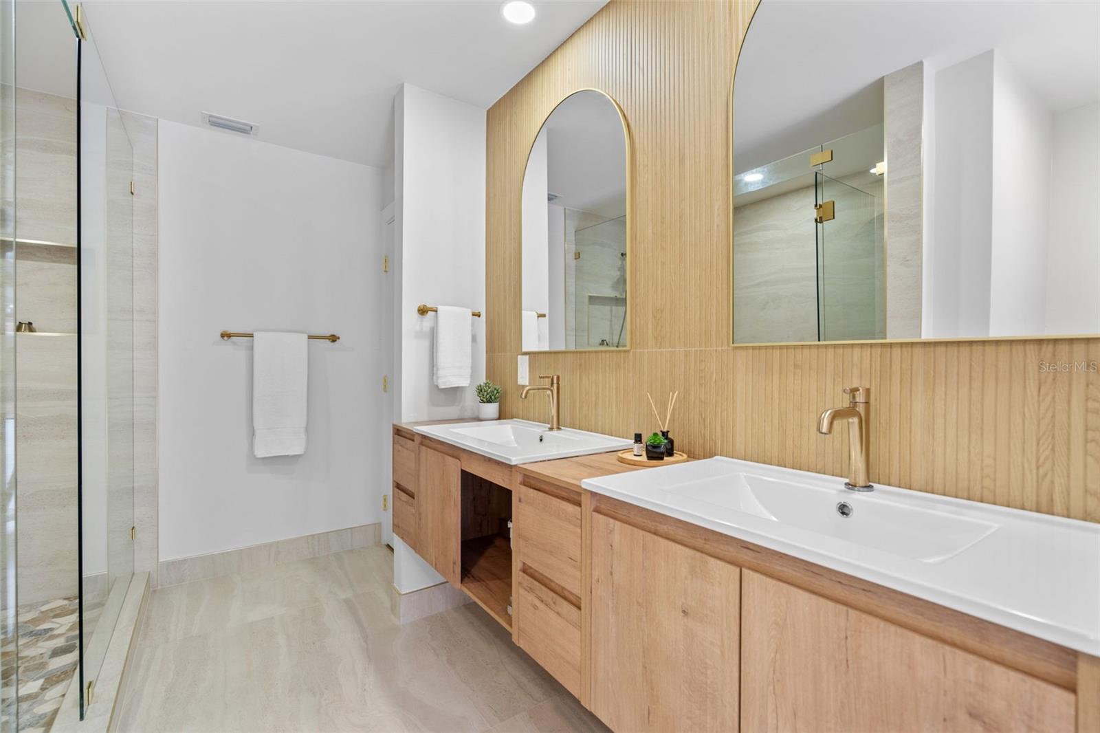 670 VENICE LN — photo 63