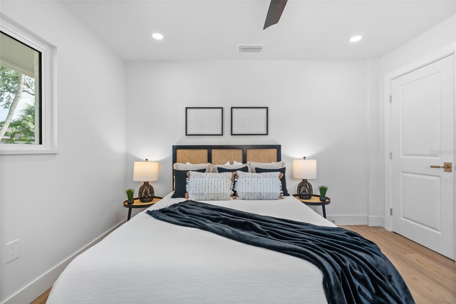 670 VENICE LN — photo 60