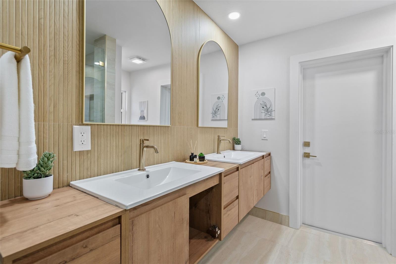 670 VENICE LN — photo 61